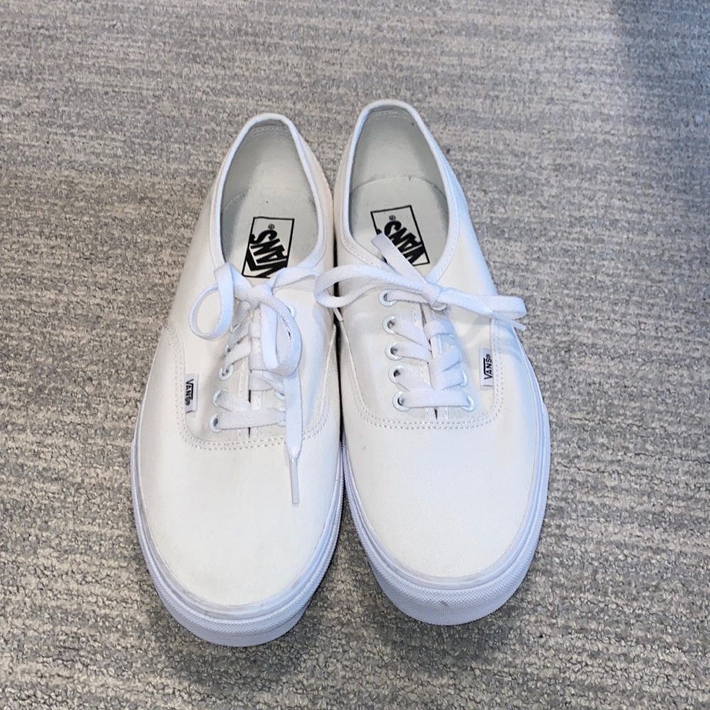NEVER BEEN WORN White Men’s Vans